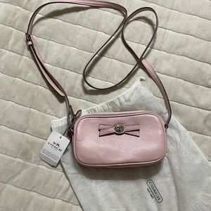 Coach Turnlock Bow Crossbody Pouch